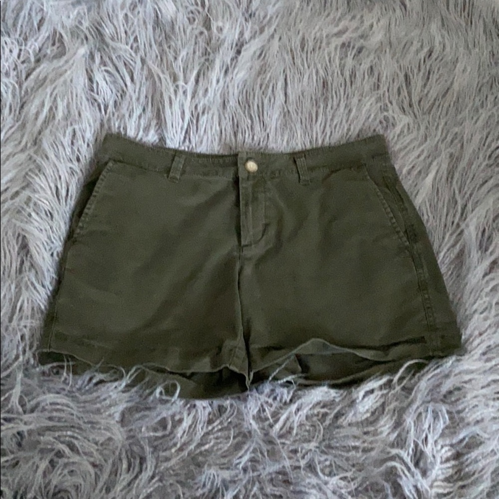 Woman’s Army Green Gap Khaki Shorts// size 4